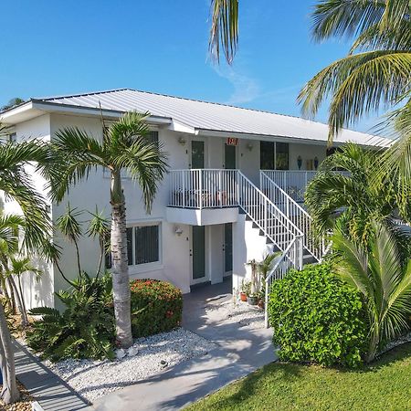 Sunshine Shores Boutique Apartments Palm Beach Shores Eksteriør billede