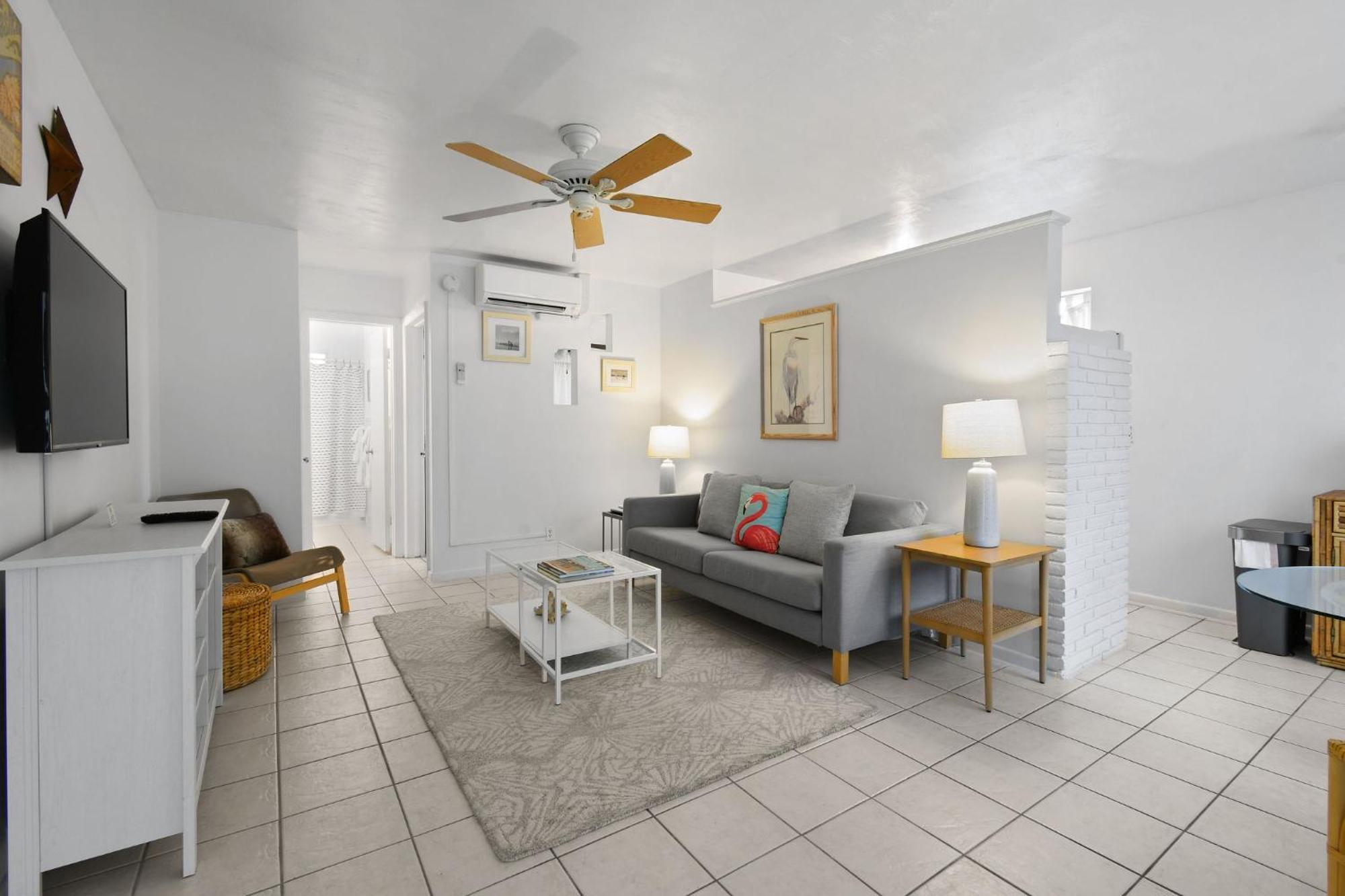 Sunshine Shores Boutique Apartments Palm Beach Shores Eksteriør billede
