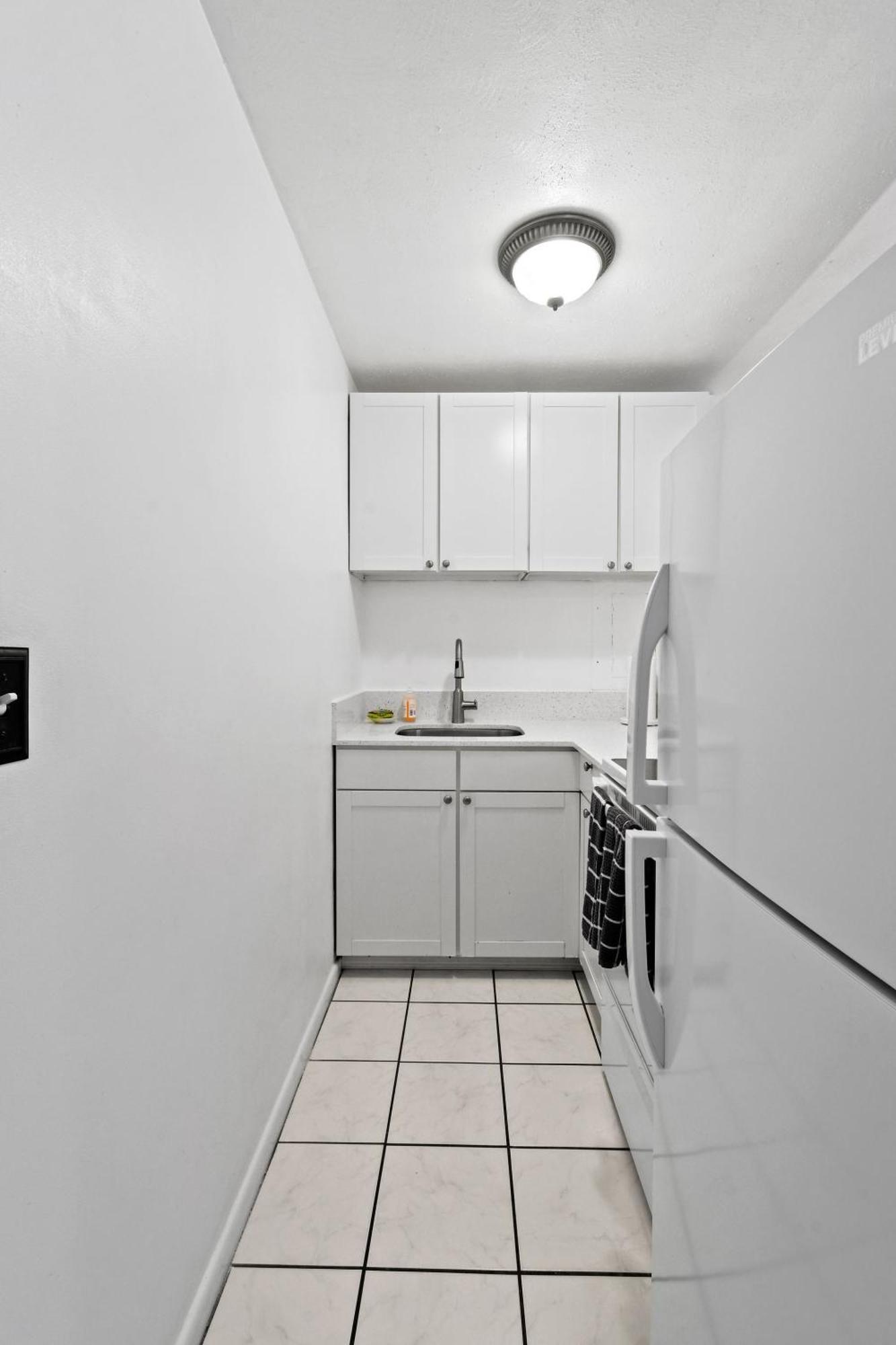 Sunshine Shores Boutique Apartments Palm Beach Shores Eksteriør billede