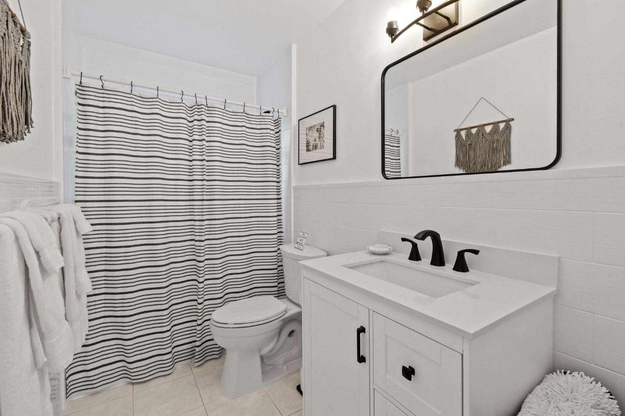 Sunshine Shores Boutique Apartments Palm Beach Shores Eksteriør billede