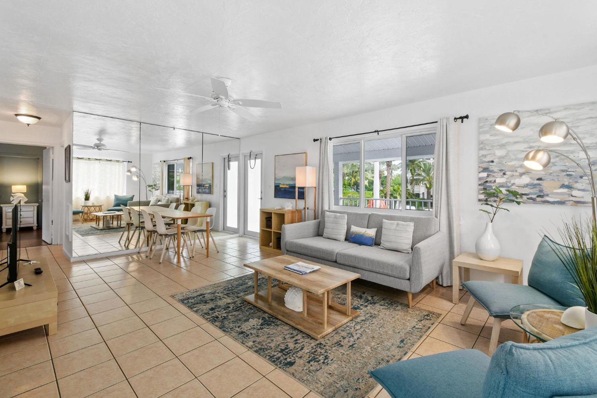 Sunshine Shores Boutique Apartments Palm Beach Shores Eksteriør billede