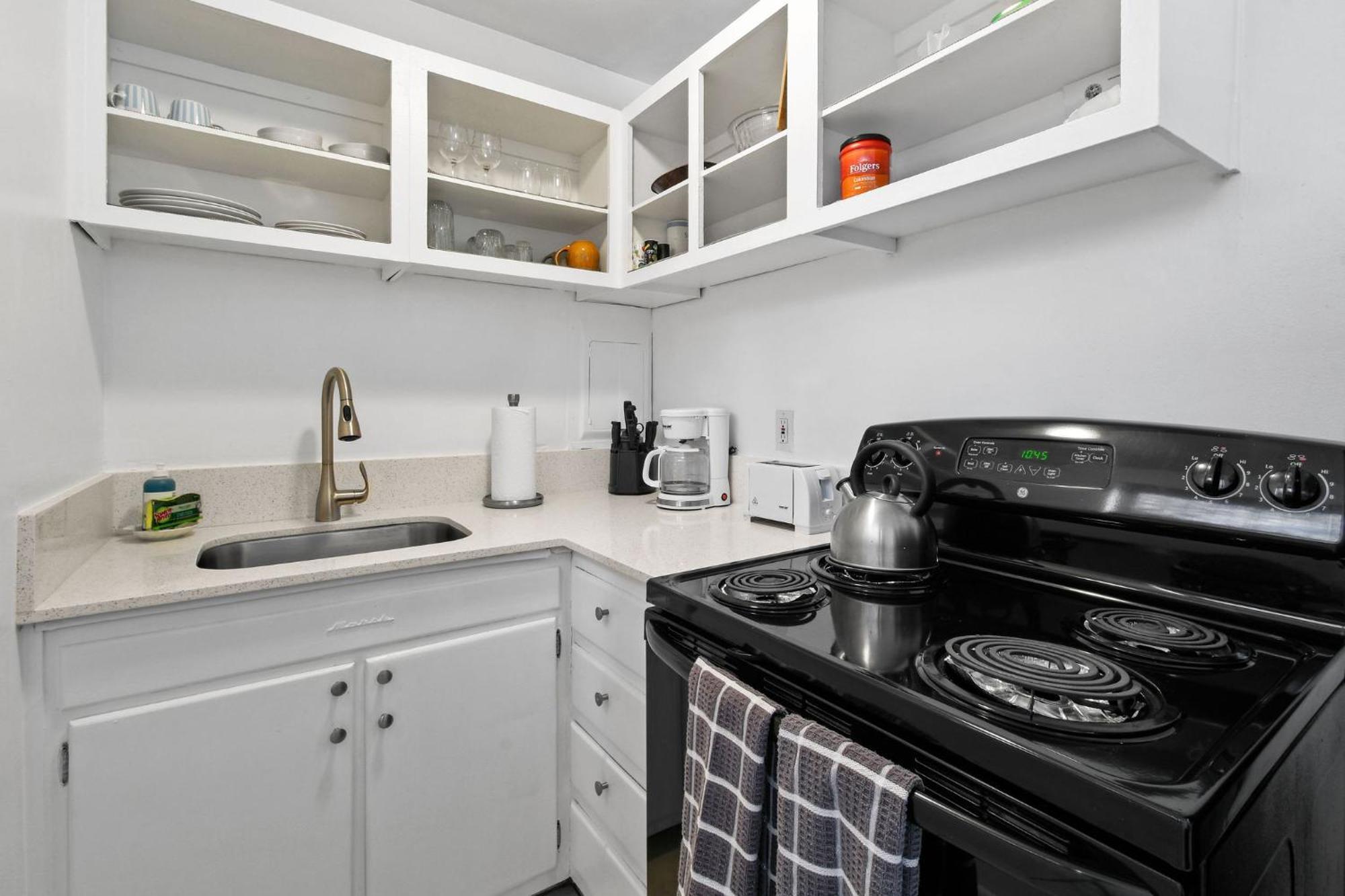 Sunshine Shores Boutique Apartments Palm Beach Shores Eksteriør billede