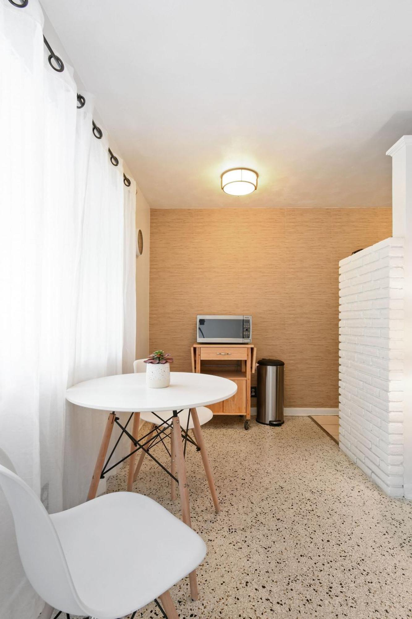 Sunshine Shores Boutique Apartments Palm Beach Shores Eksteriør billede