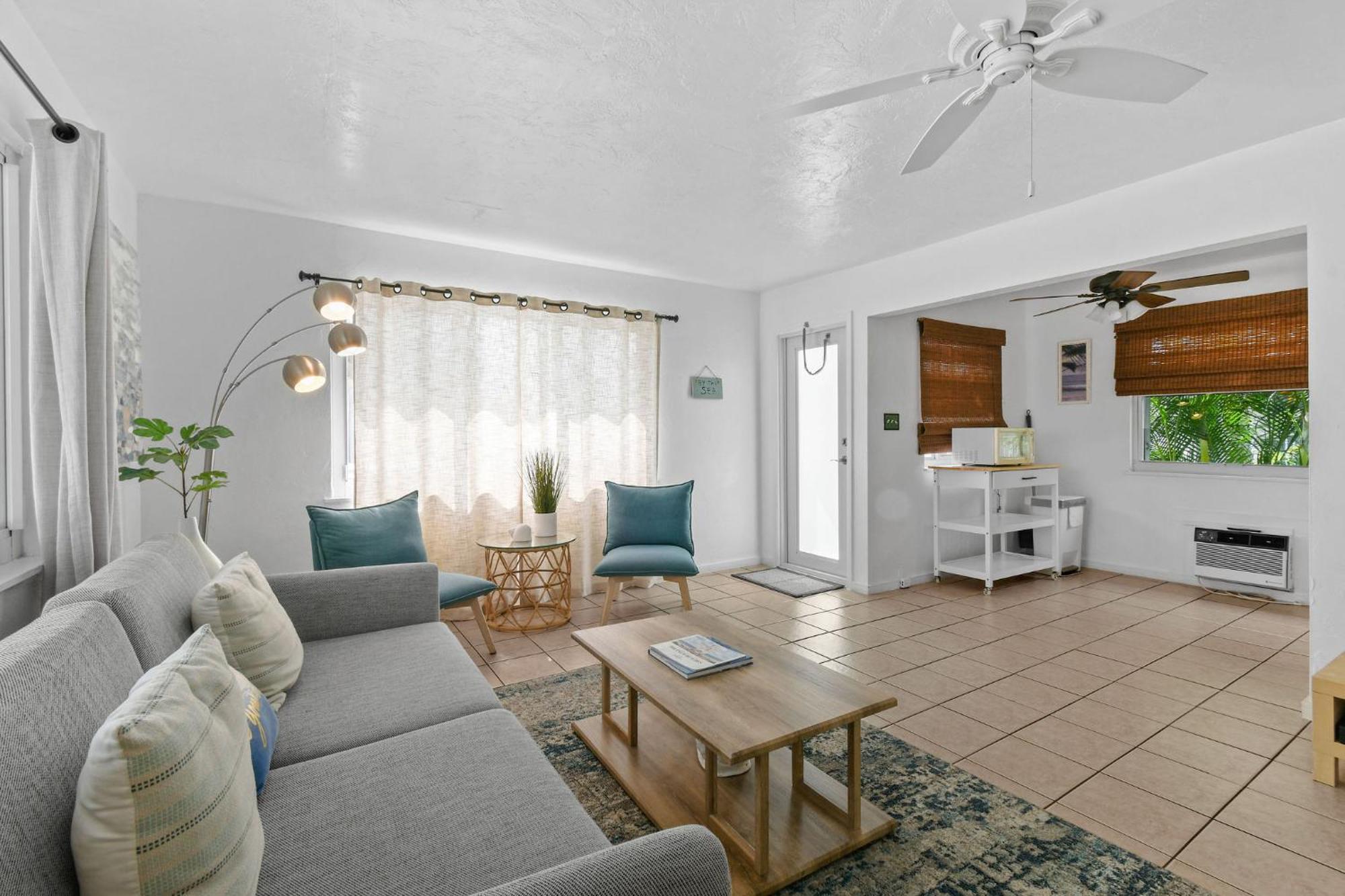 Sunshine Shores Boutique Apartments Palm Beach Shores Eksteriør billede