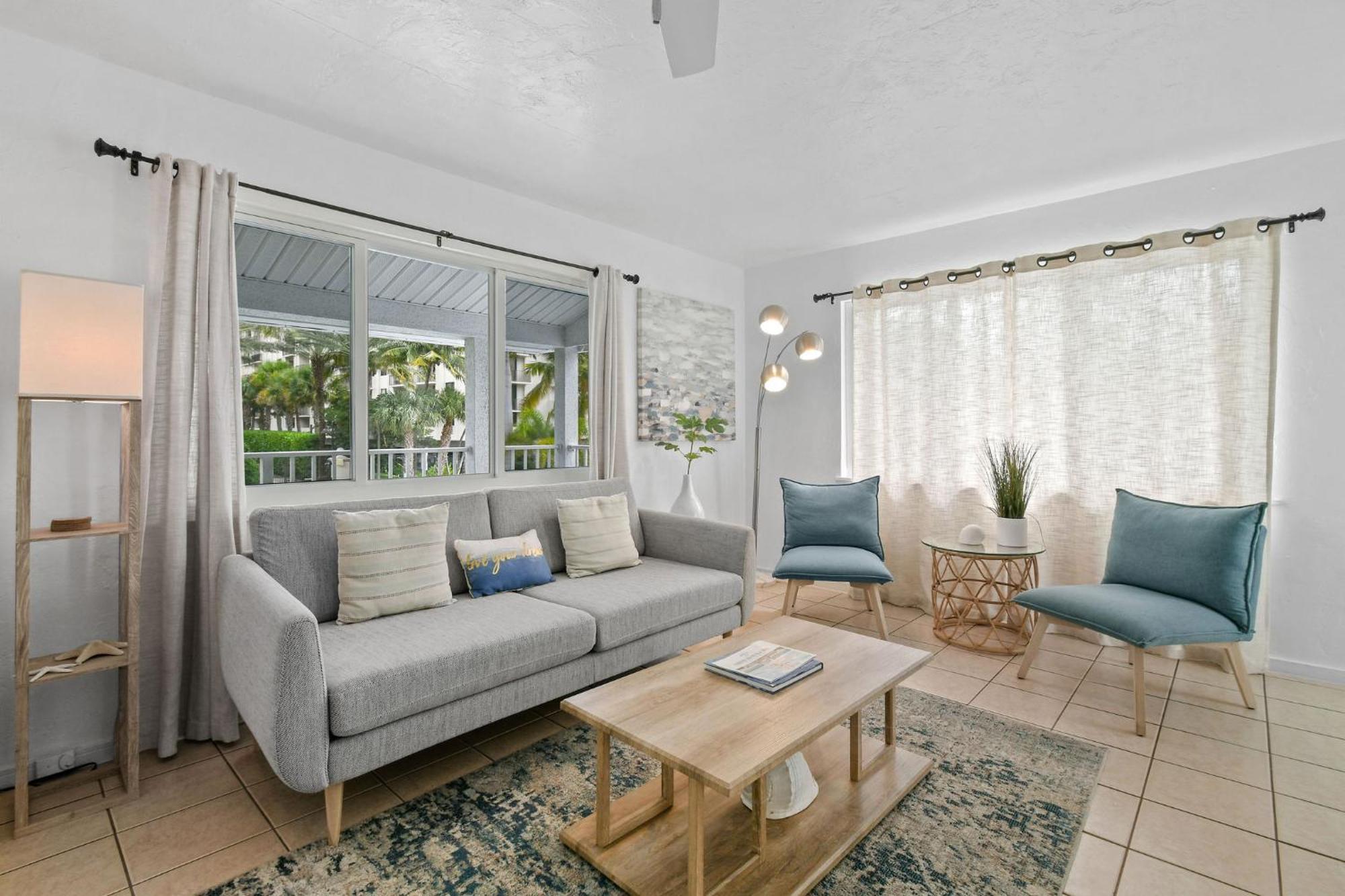 Sunshine Shores Boutique Apartments Palm Beach Shores Eksteriør billede