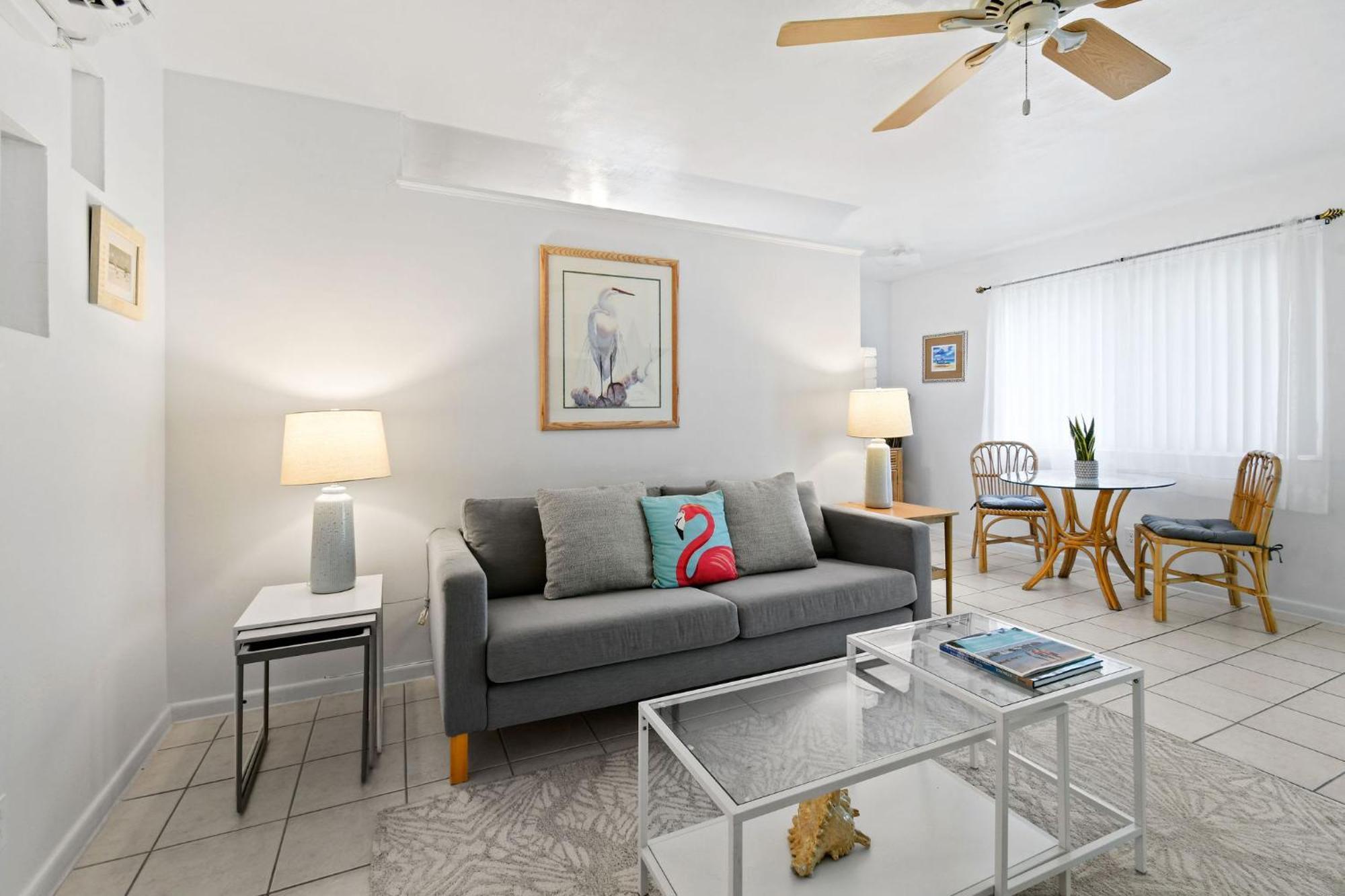 Sunshine Shores Boutique Apartments Palm Beach Shores Eksteriør billede