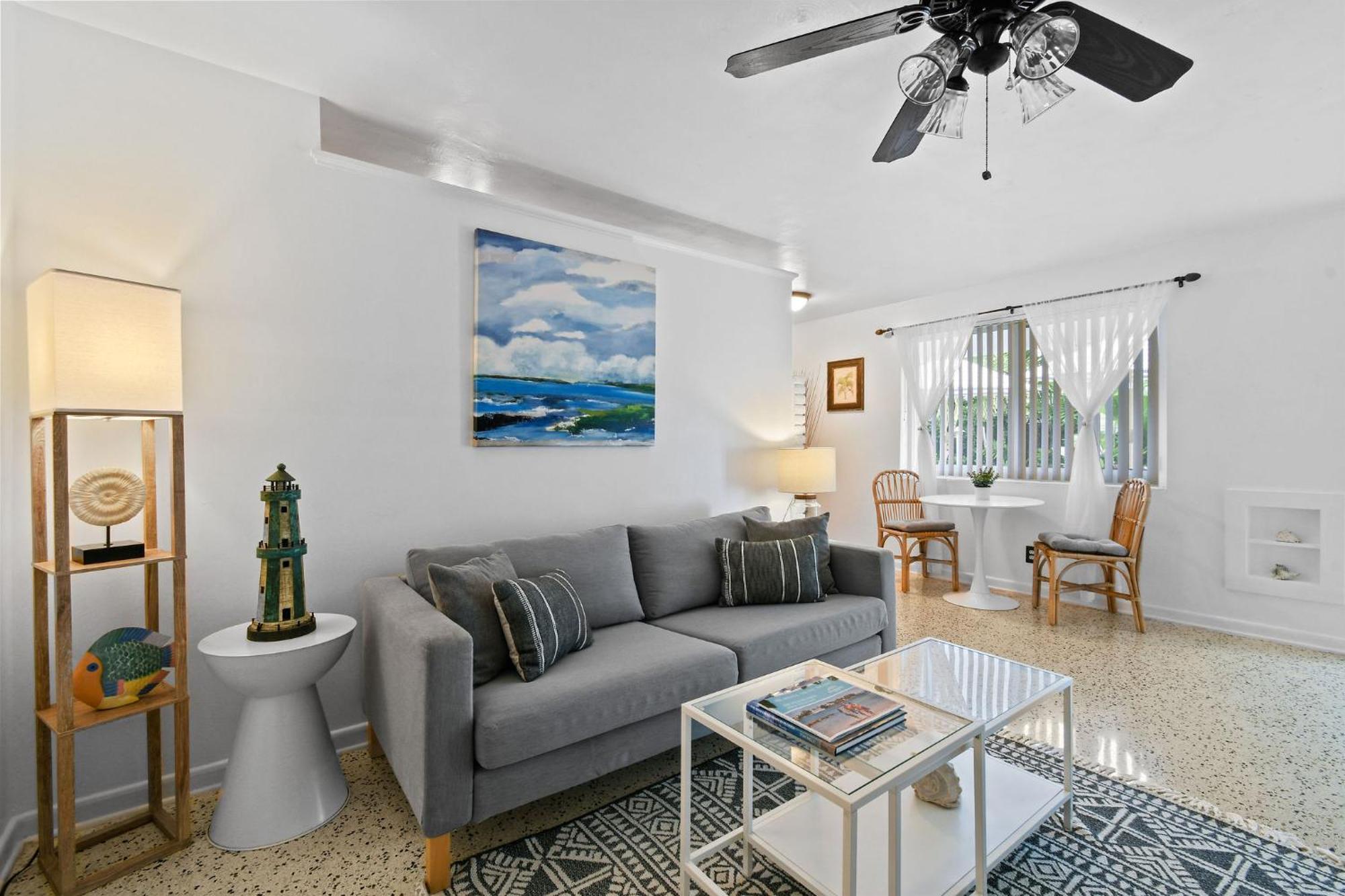 Sunshine Shores Boutique Apartments Palm Beach Shores Eksteriør billede