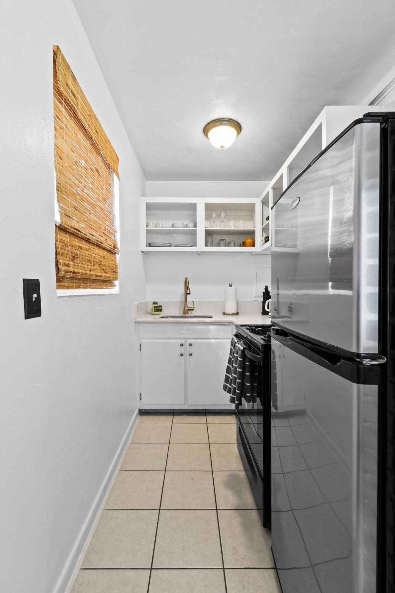 Sunshine Shores Boutique Apartments Palm Beach Shores Eksteriør billede