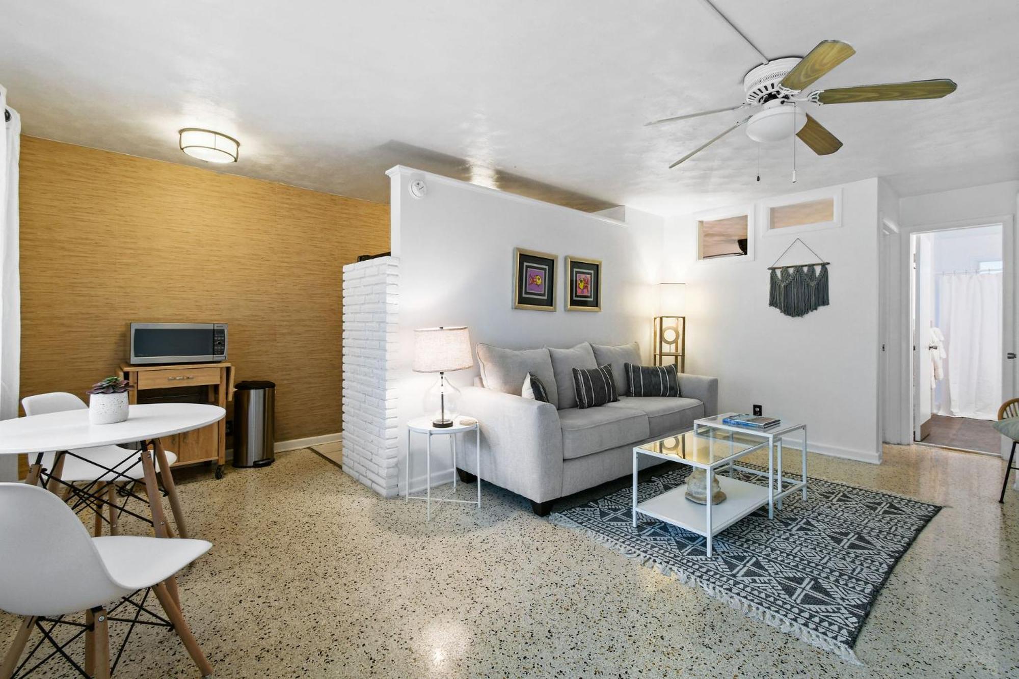Sunshine Shores Boutique Apartments Palm Beach Shores Eksteriør billede