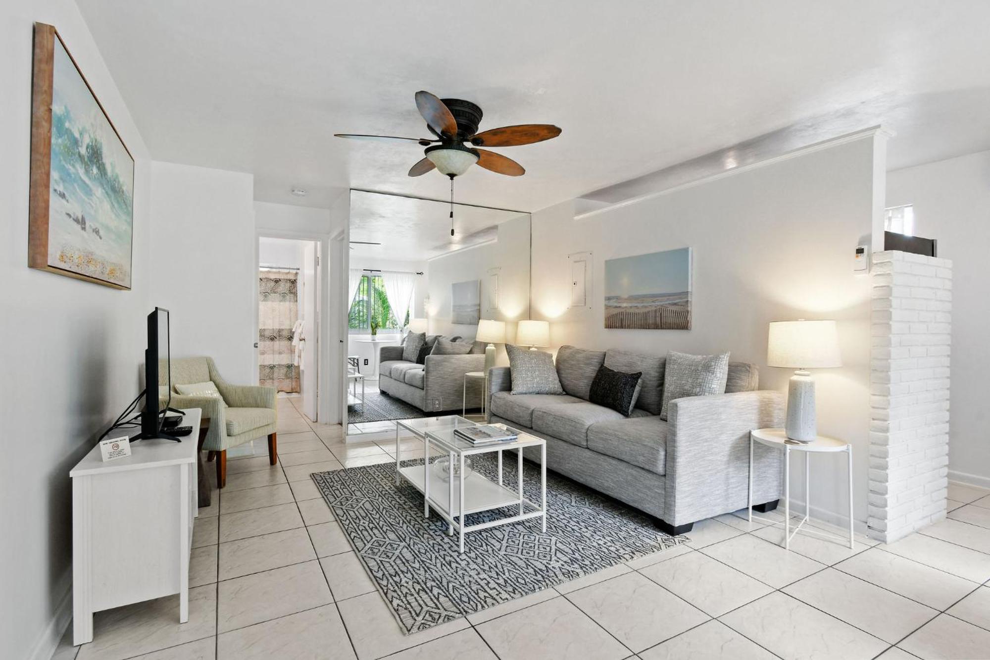 Sunshine Shores Boutique Apartments Palm Beach Shores Eksteriør billede