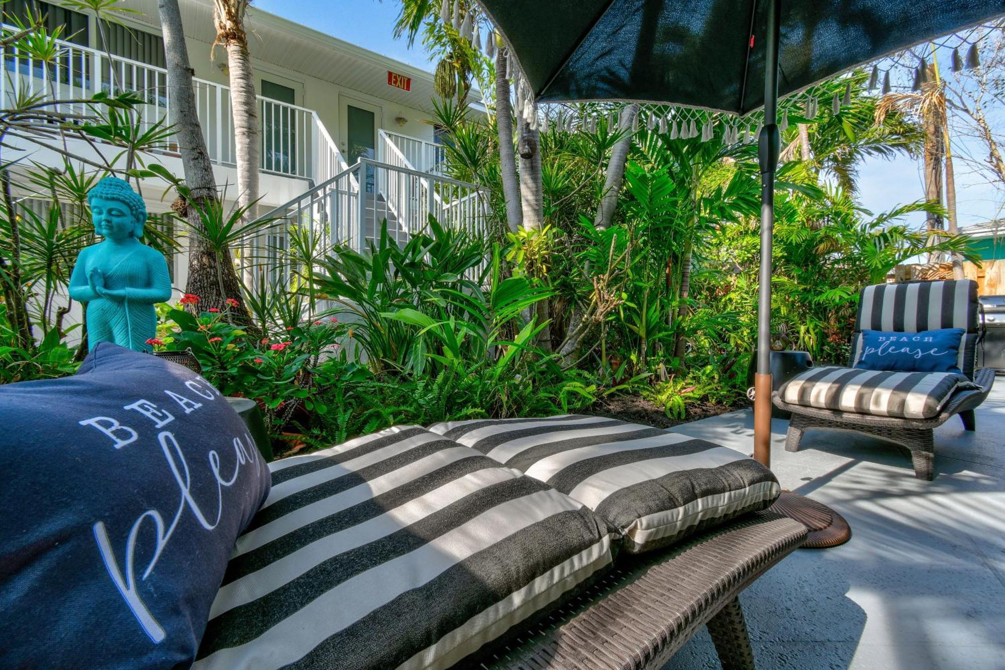 Sunshine Shores Boutique Apartments Palm Beach Shores Eksteriør billede