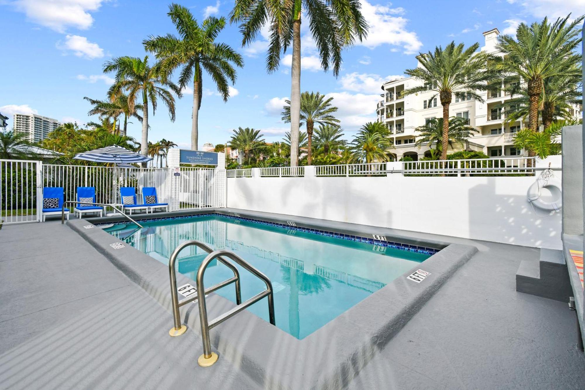 Sunshine Shores Boutique Apartments Palm Beach Shores Eksteriør billede