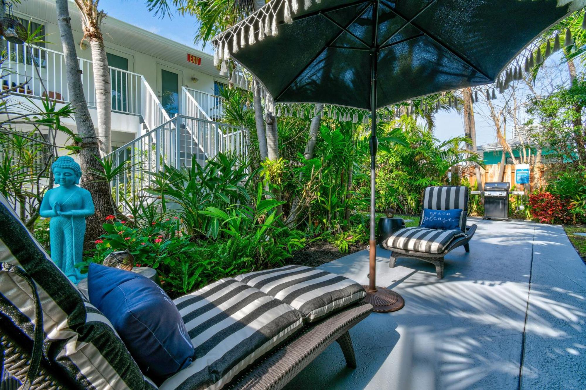 Sunshine Shores Boutique Apartments Palm Beach Shores Eksteriør billede