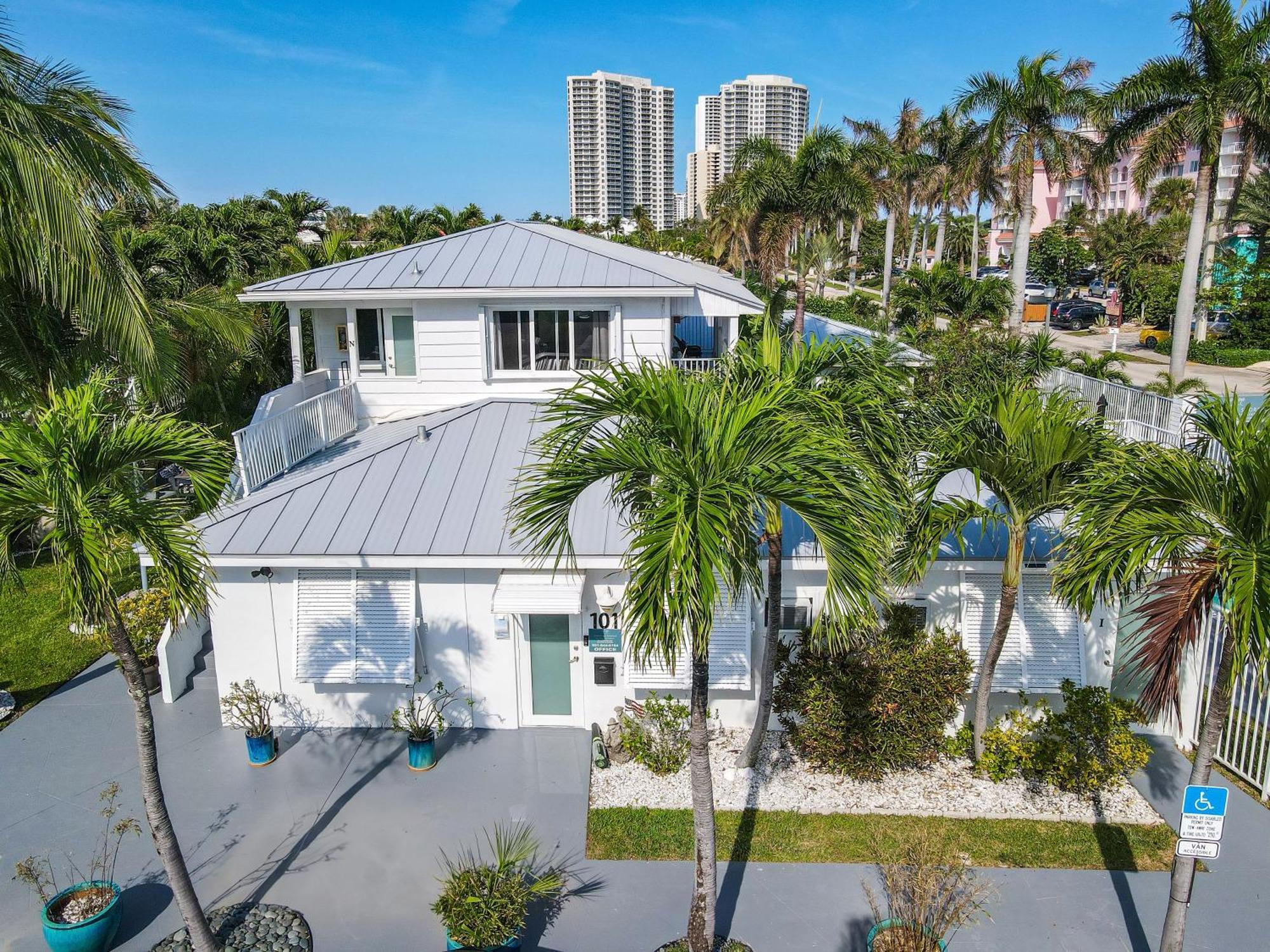Sunshine Shores Boutique Apartments Palm Beach Shores Eksteriør billede