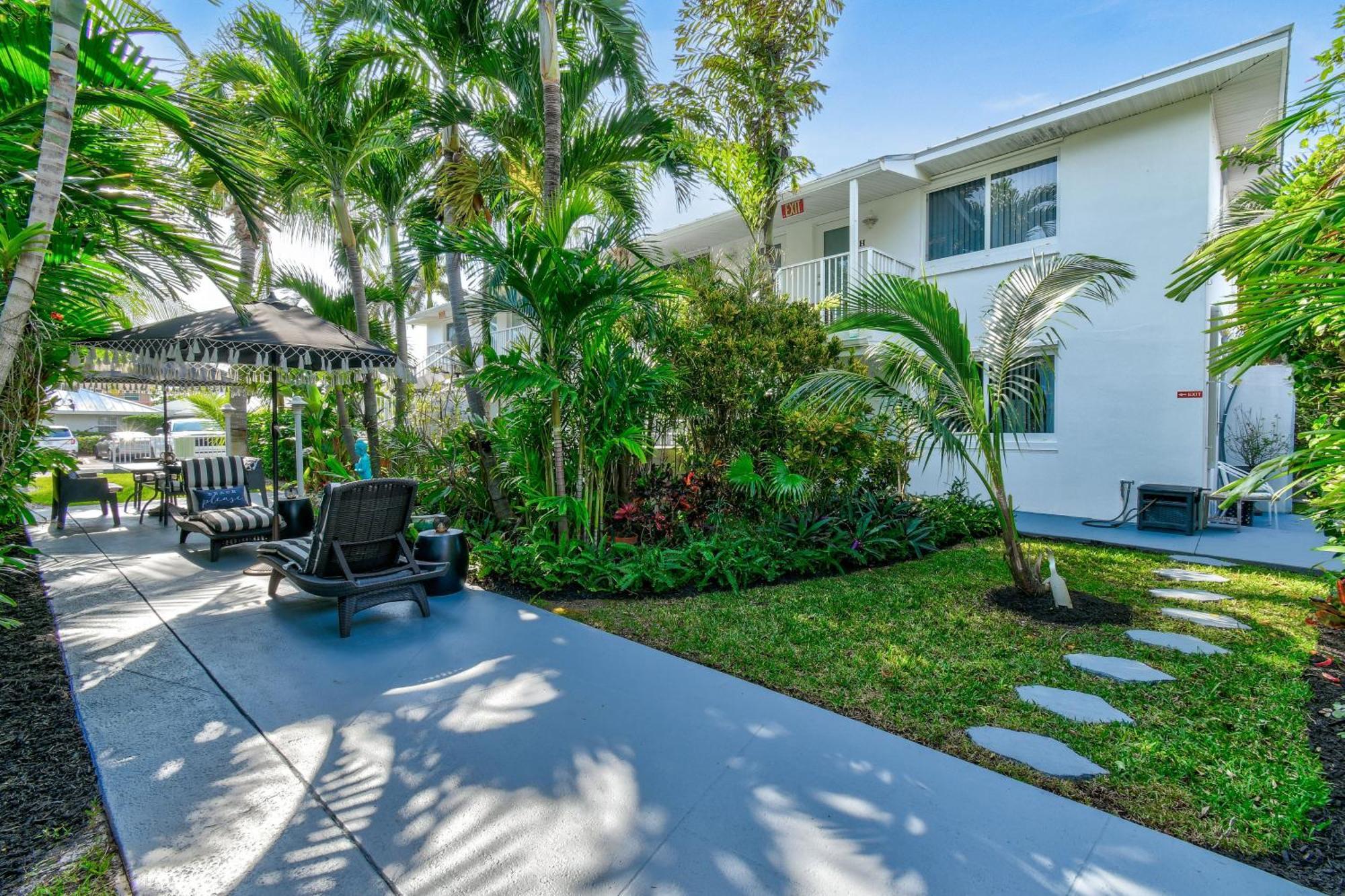 Sunshine Shores Boutique Apartments Palm Beach Shores Eksteriør billede