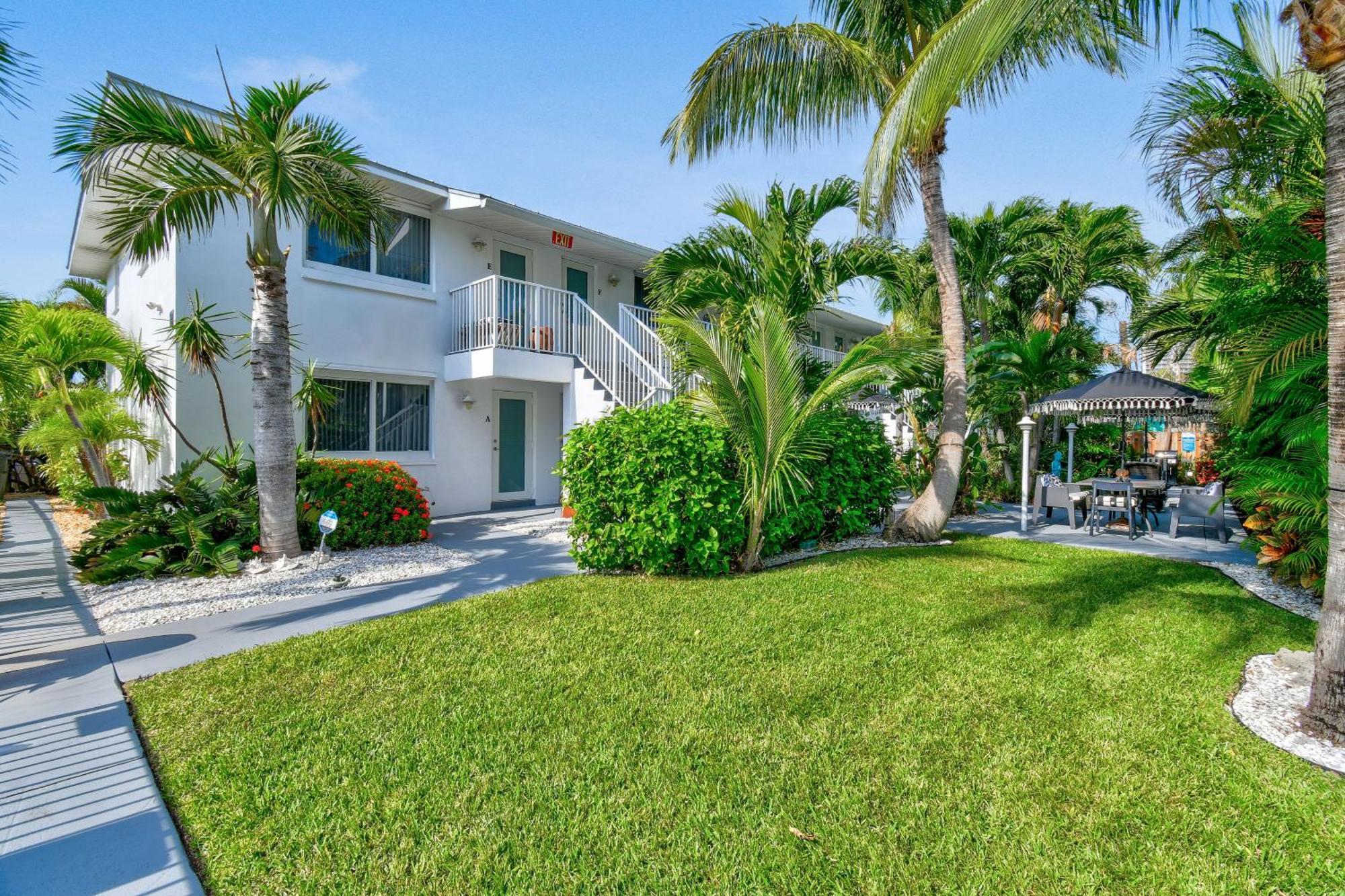 Sunshine Shores Boutique Apartments Palm Beach Shores Eksteriør billede